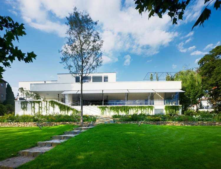 clanek_Vila Tugendhat se opět mění v kino či divadlo. Na jaře se tu začne natáčet film Skleněný pokoj