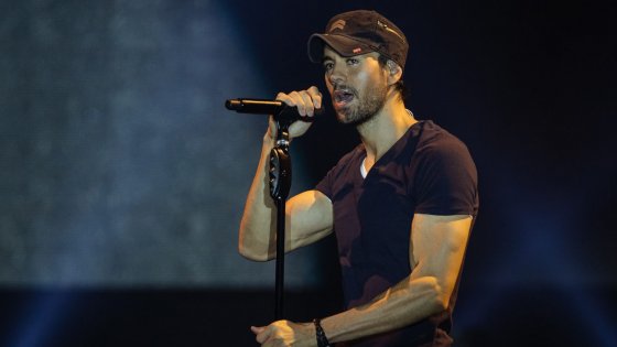 clanek_Pražskou O2 arenu roztancoval zpěvák Enrique Iglesias, na druhém koncertu oslavil narozeniny