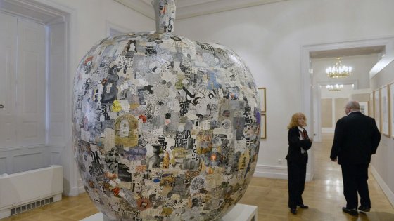 clanek_Národní galerie vystavuje koláže Jiřího Koláře ze srpna 1968